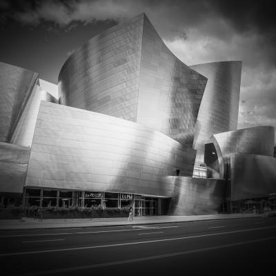 Black and White Aufnahme von einem futuristischen Gebäude in den USA
