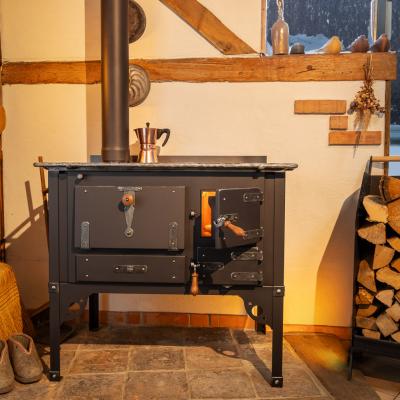 Holzofen metall zum Kochen mit Holzdeko